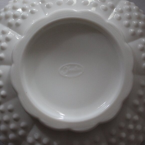 Vintage Fenton Milk Glass Hobnail Ashtray - Picture 4 of 6